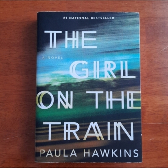 The Girl on the Train Book - Picture 1 of 4